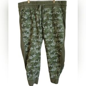 Time and Tru Green Sweatpants Joggers